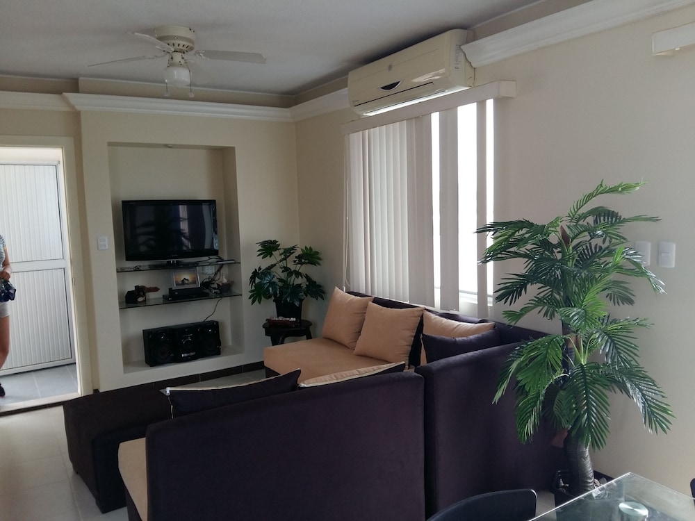 Apartment, 3  Bedrooms Non Smoking photo 2