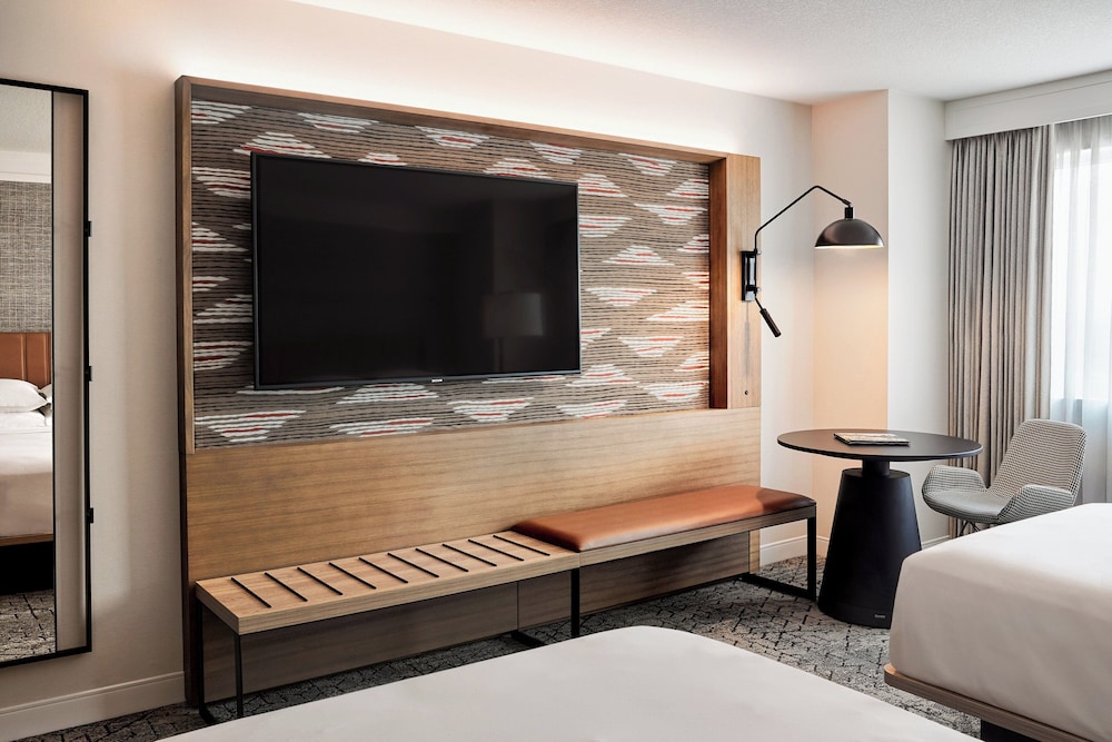 Club Room, 1 King Bed - Photo 1
