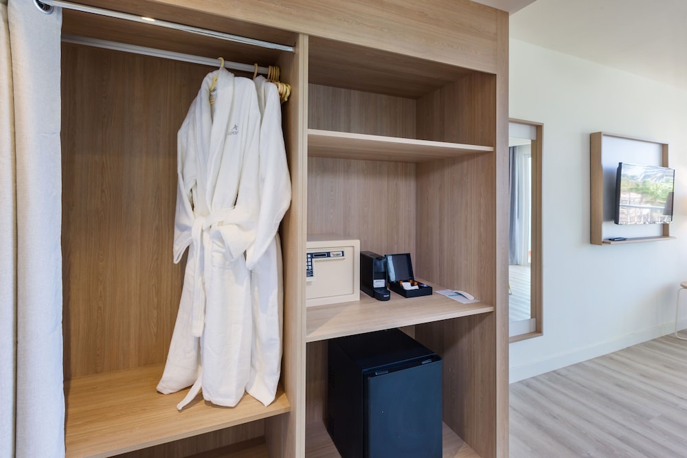 Deluxe Double Room (Adults Only, +18) - Photo 3