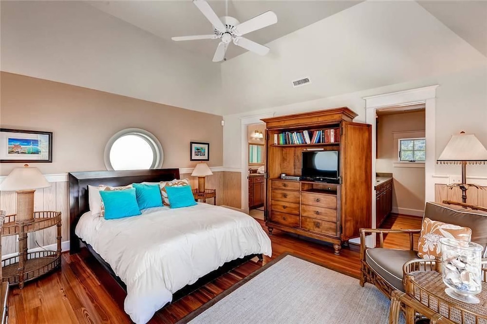 Family House, 5 Bedrooms, Ocean View, Sea Facing photo 1