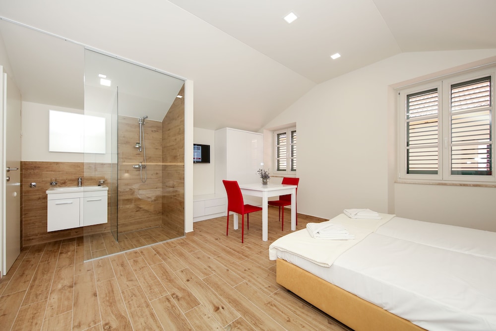 Superior Double or Twin Room, Balcony (4 people) photo 3