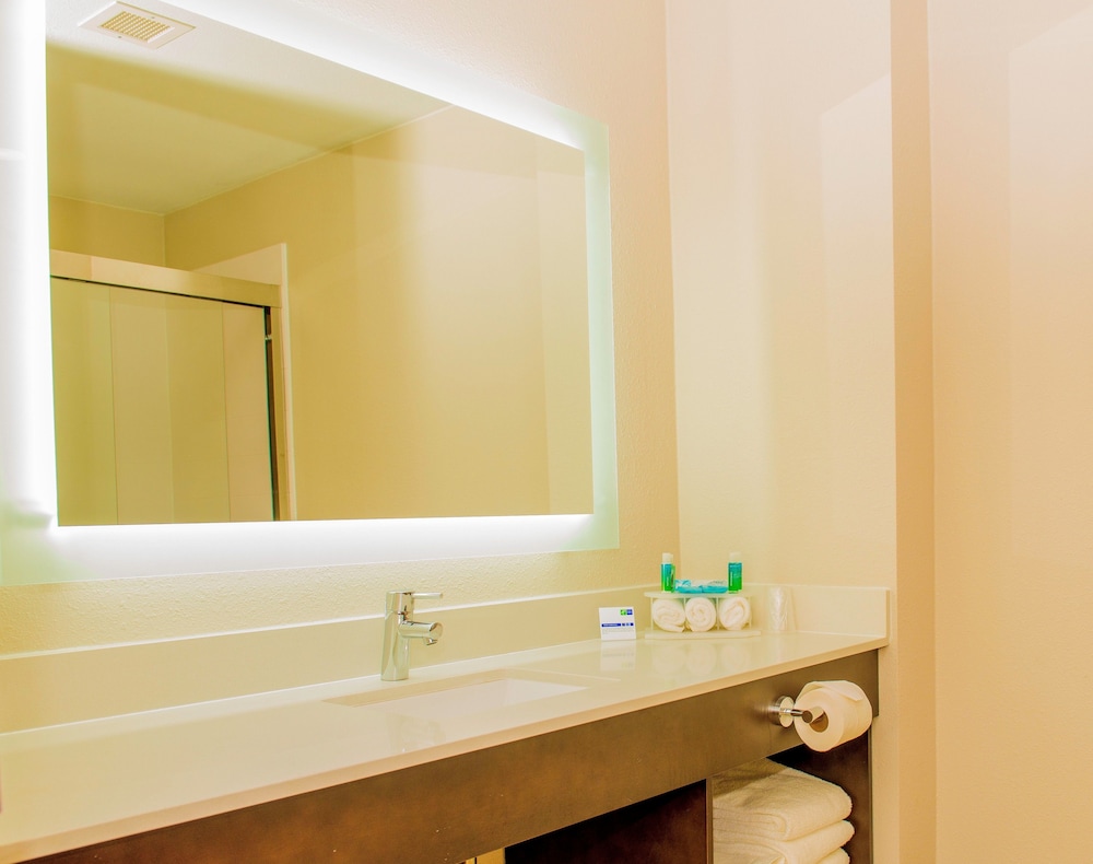 Suite, 1 King Bed with Sofa bed (Wet Bar) - Photo 6