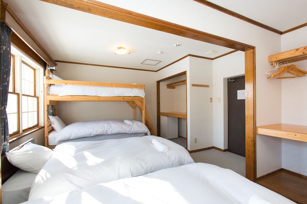 6 Bed Bunk Room (Snowgum Lodge) photo 3