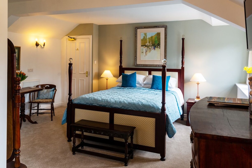 Deluxe Double Room, Ensuite - Photo 12