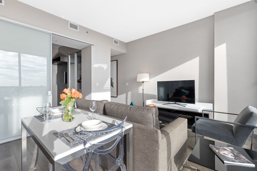 One Bedroom Queen Suite photo 3