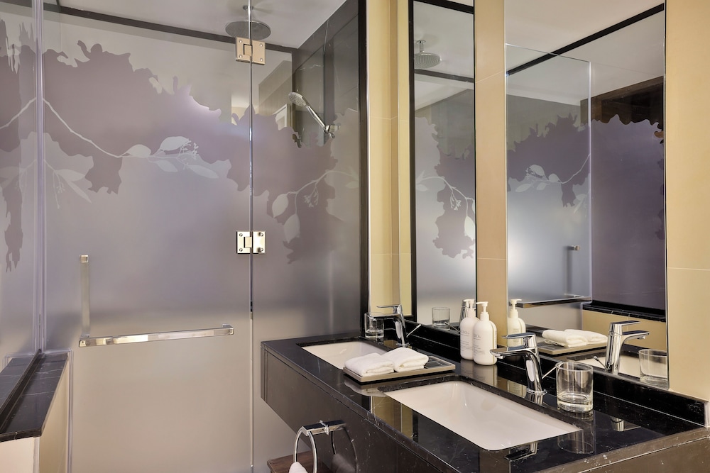 Superior Double Room, Executive Level photo 3