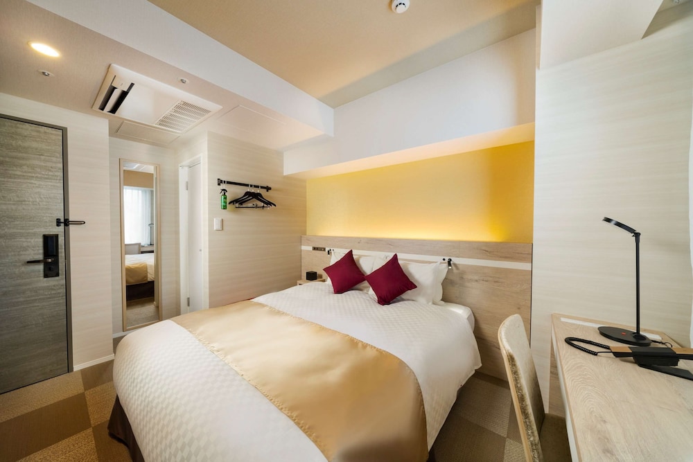 Superior Room, 1 Queen Bed, Non Smoking, Refrigerator photo 2