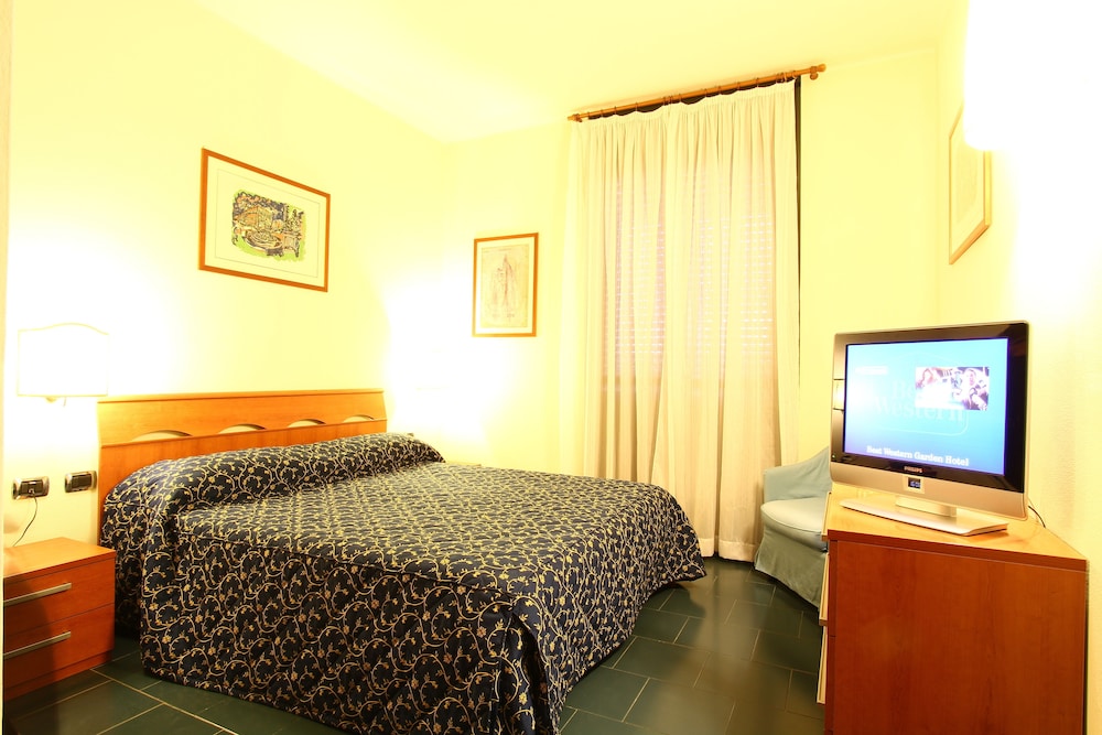 Double or Twin Room - Photo 1