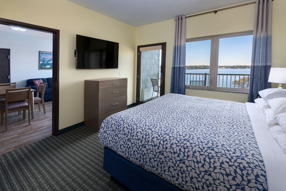 Condo, 1 Bedroom (Lakefront) photo 3