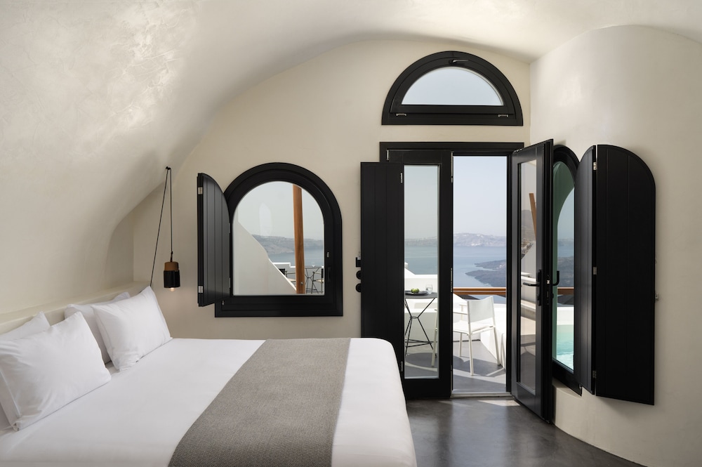 Rocca Dome with Caldera View, Bathtub & Outdoor Hot Tub - Photo 1