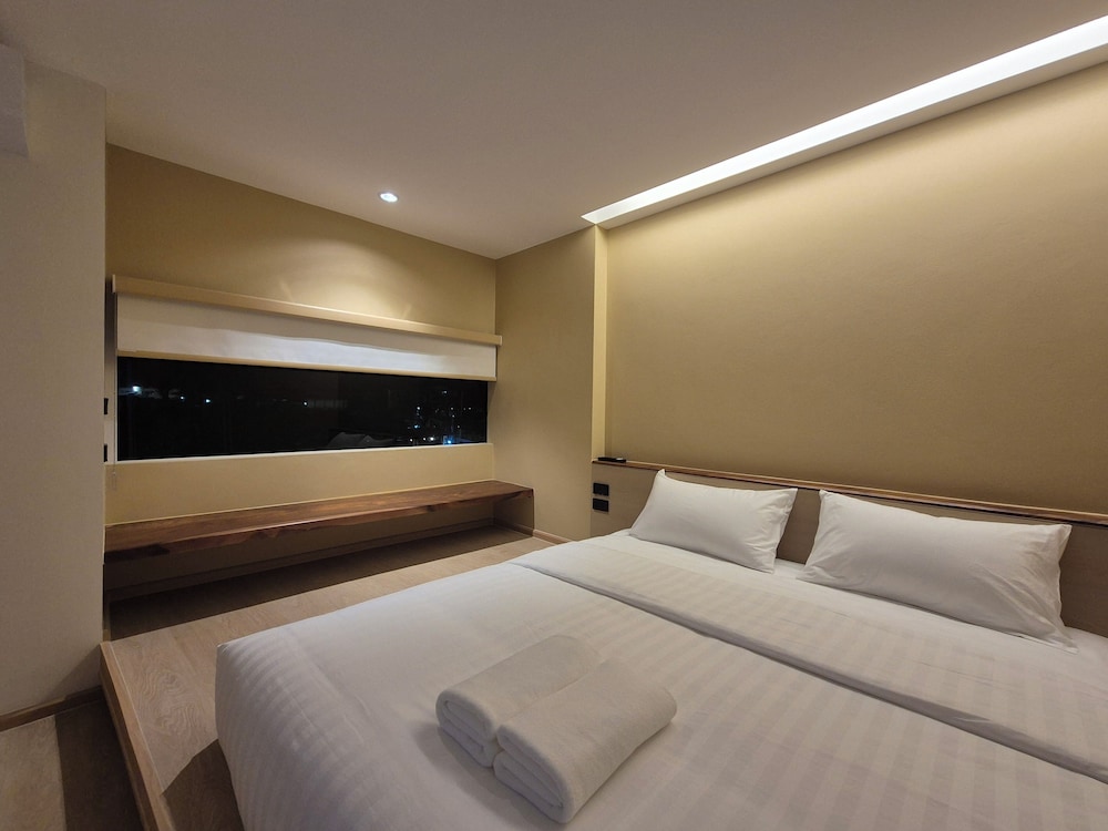 Double Room, Non Smoking, City View photo 3