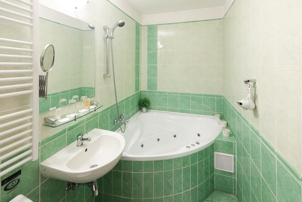 Family Double or Twin Room, 1 Bedroom, Mountain View, Slope side photo 2