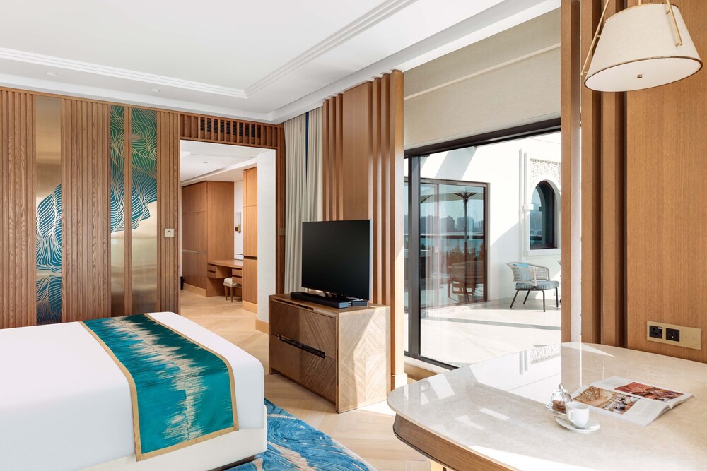 Grand Luxury Suite Sea View with Open Jacuzzi and Club Lounge Access