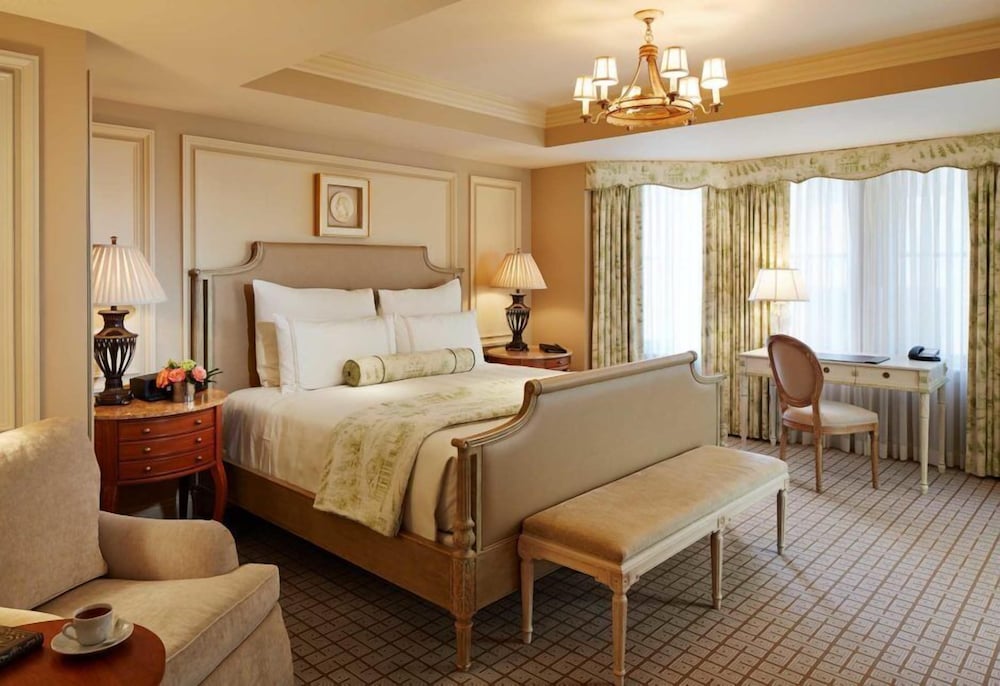 Deluxe Room, 1 King Bed photo 1