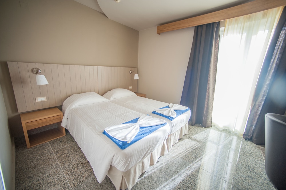 Double Room, Sea View thumbnail 6