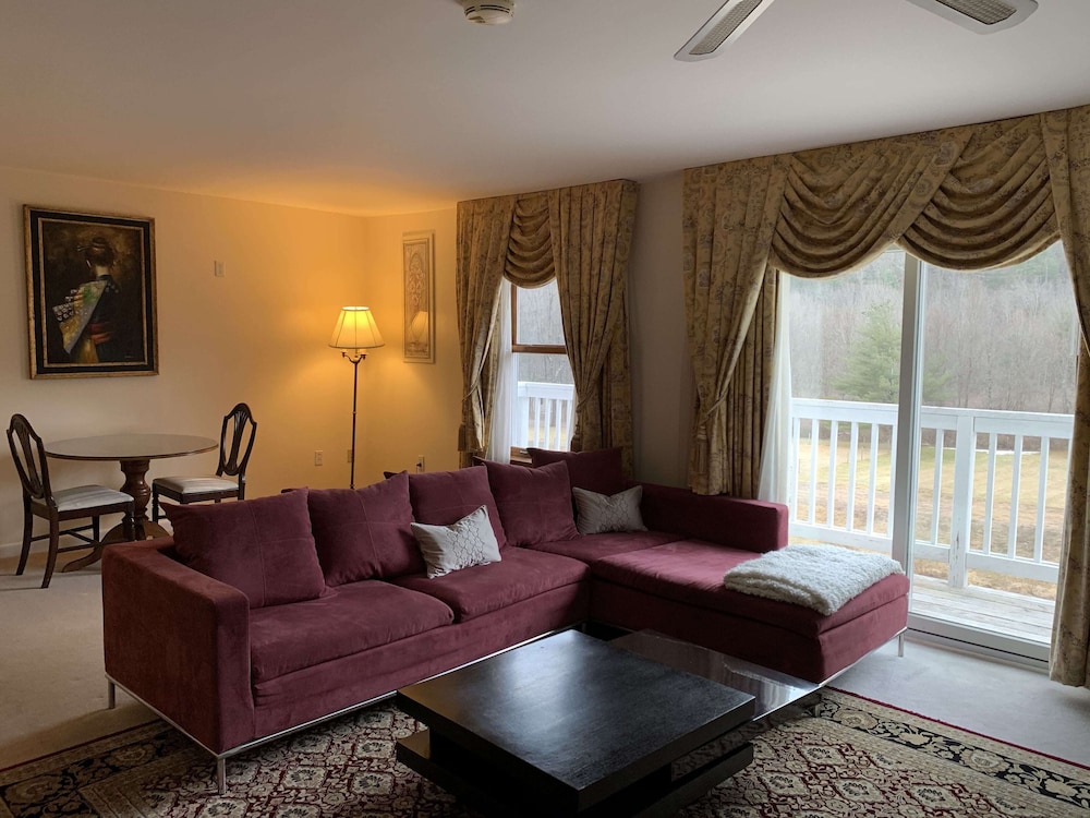 Mountain View Suite ( King)