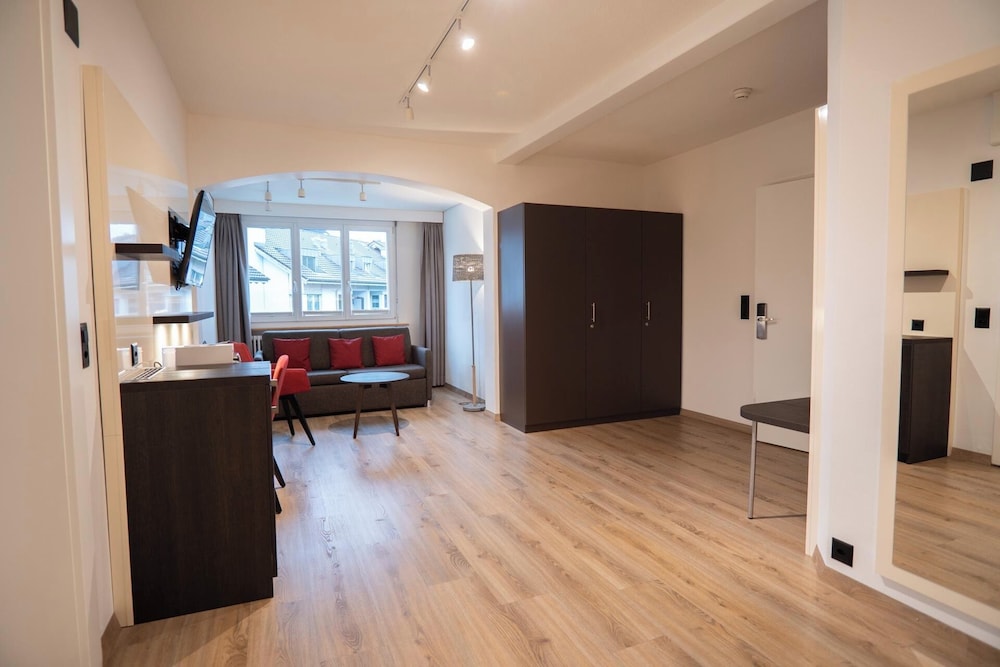 Family Suite (Air Conditioning) - Photo 6