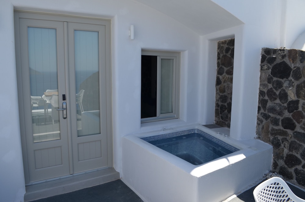 Premium Suite with Outdoor Hot Tub and Caldera View - Photo 10