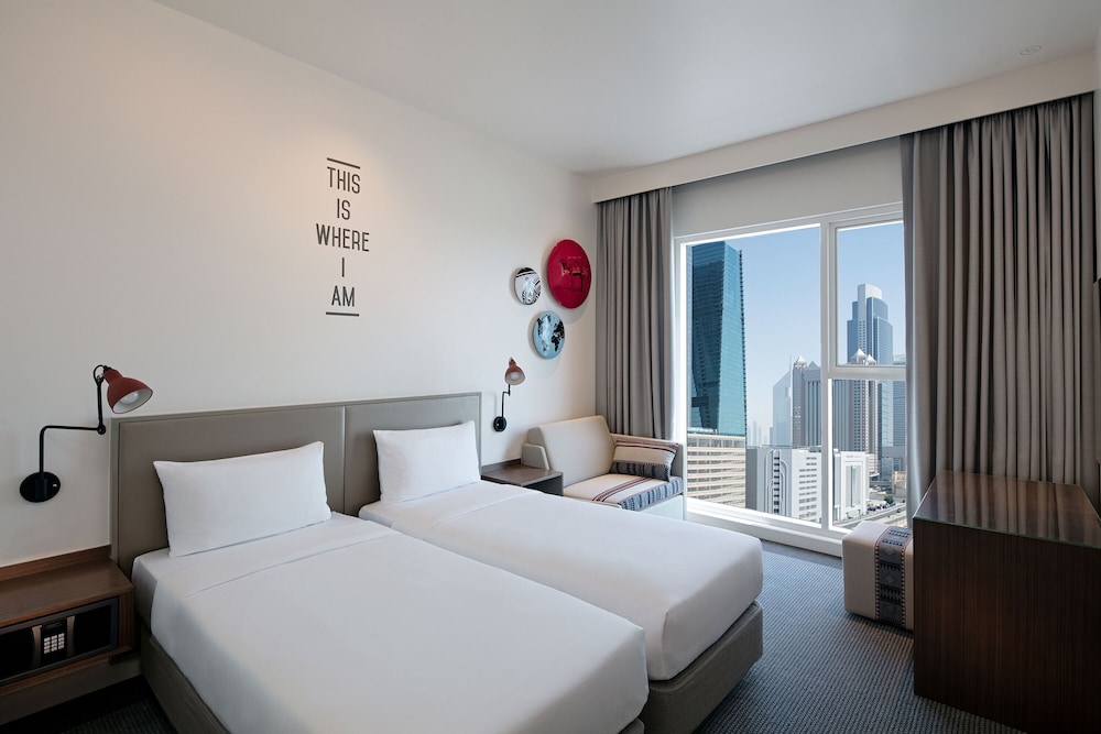Rover Room - Free Shuttle Bus to Dubai Mall, Metro & Beach photo 3