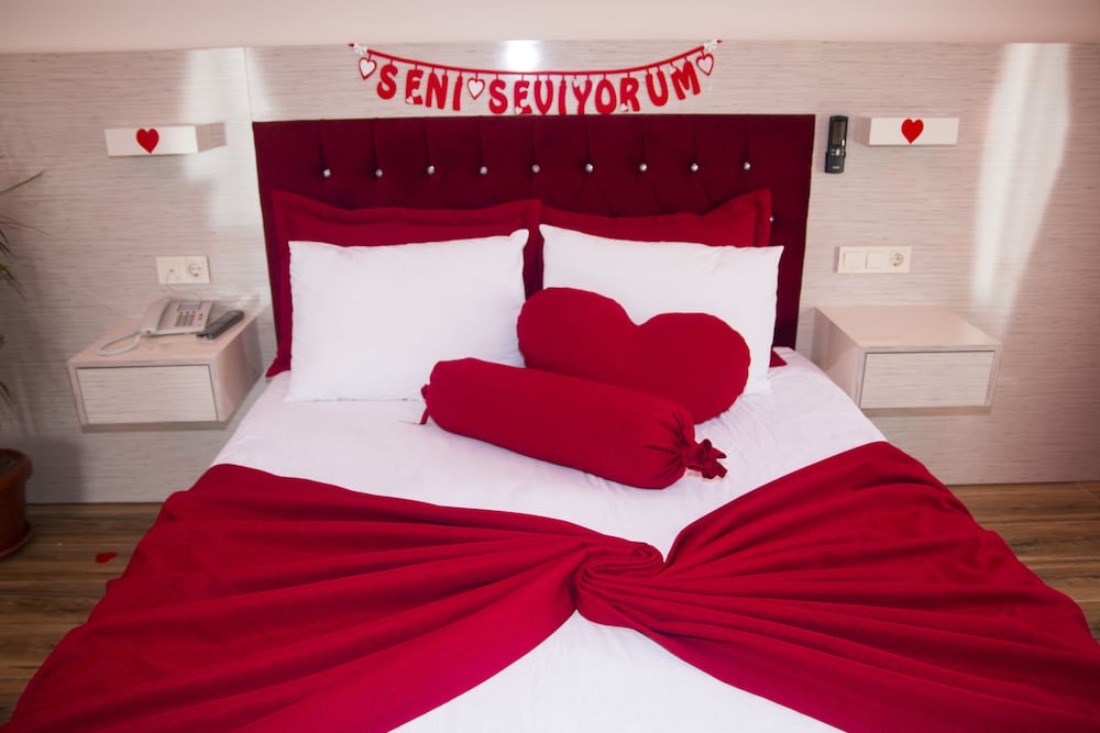 Honeymoon Room photo 2