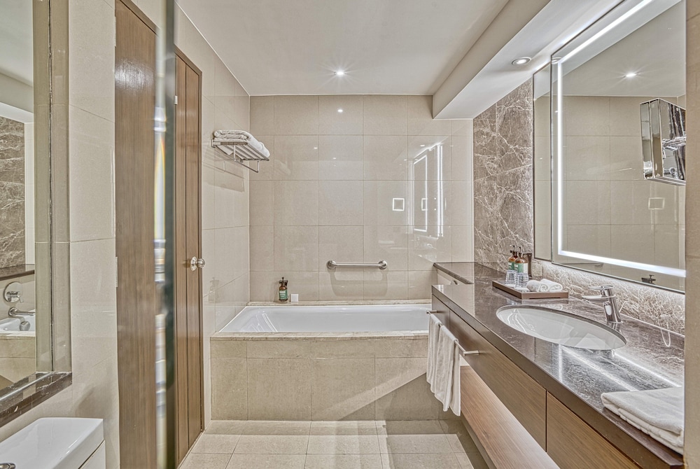 Standard Room, 2 Twin Beds, Club Lounge Access, photo 6