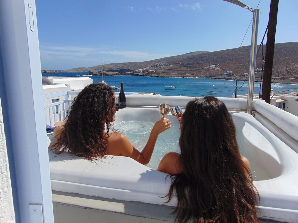 Junior Suite, Jetted Tub, Sea View photo 2