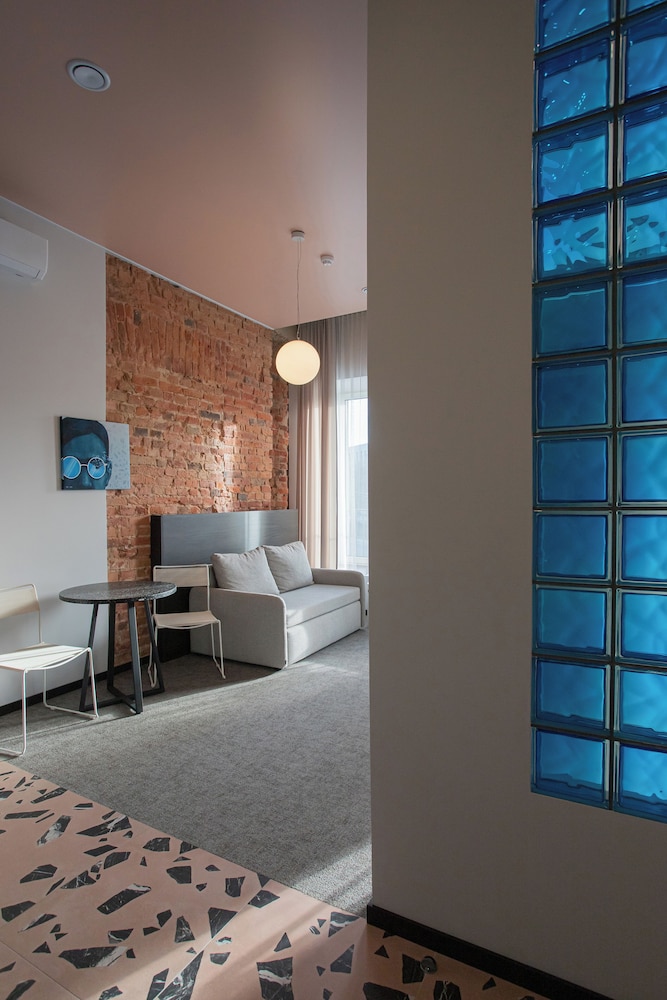 City Apartment - Photo 3