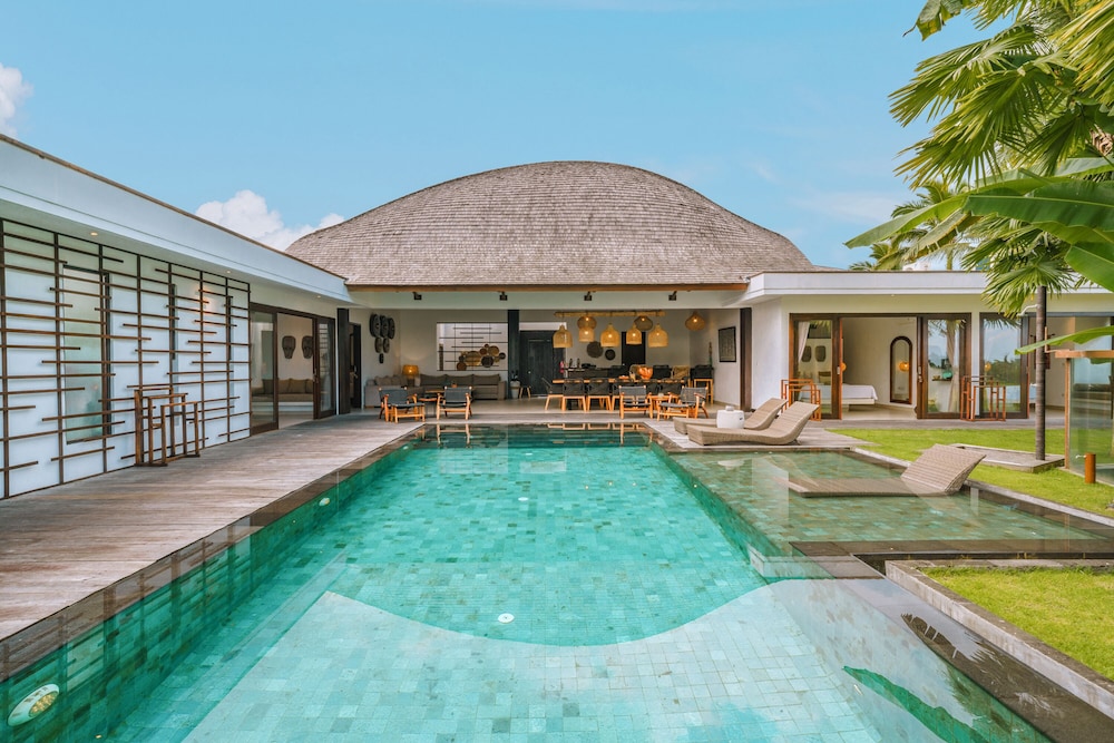 5 Bedroom Royal Pool Villa Paddy View