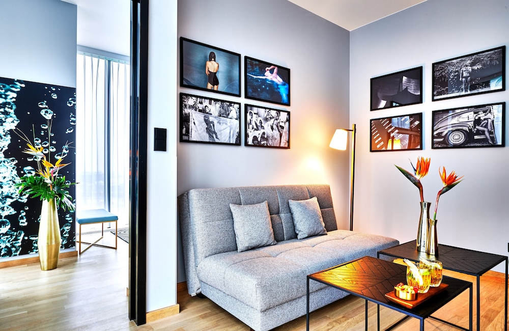 Junior Suite (NYX)
