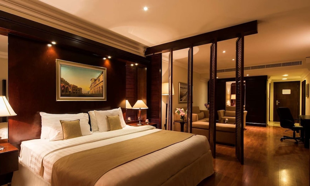 Deluxe Suite, 1 Queen Bed, Non Smoking photo 1