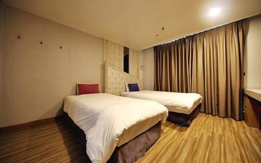 Business Twin Room photo 3