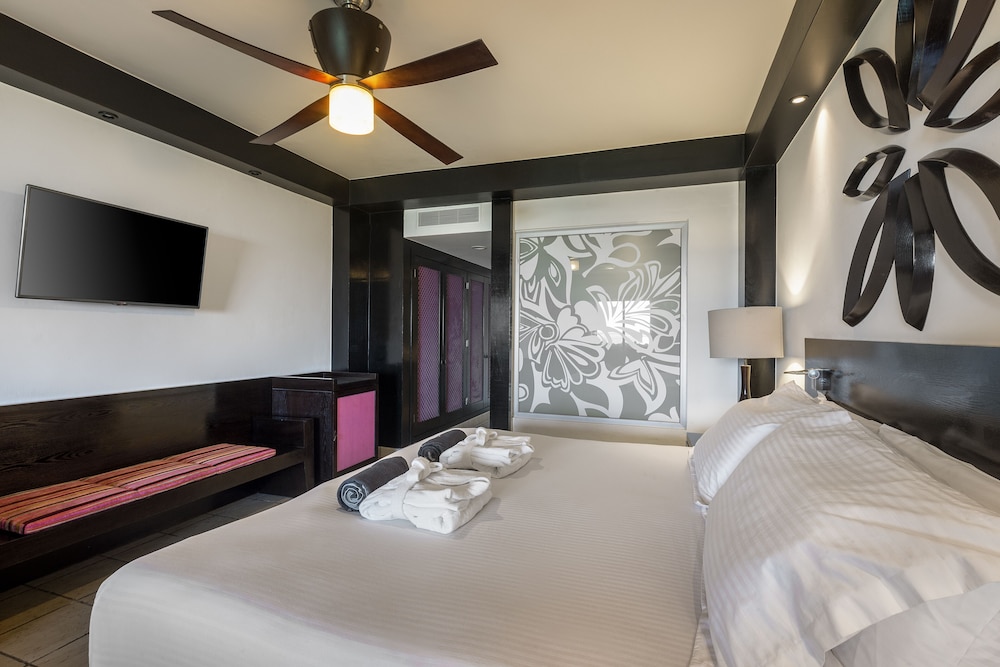 Privilege Junior Suite Ocean View - Photo 2