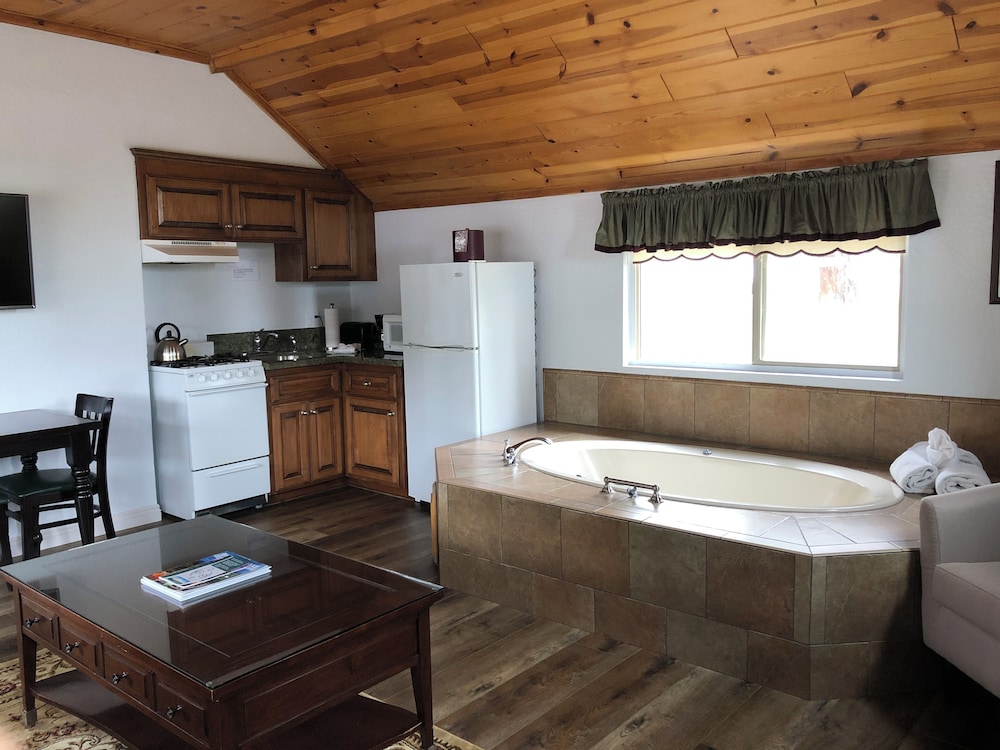 Deluxe Room, Kitchenette photo 3