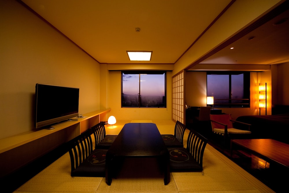 Premium Room (with Tatami Area - Room 801) - Photo 2