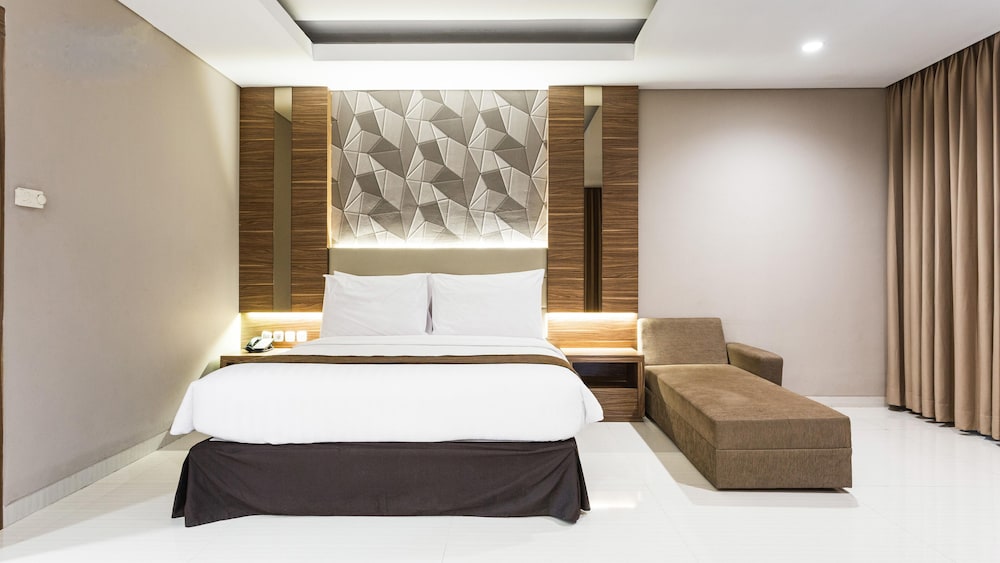 Royal Executive Room - Photo 9
