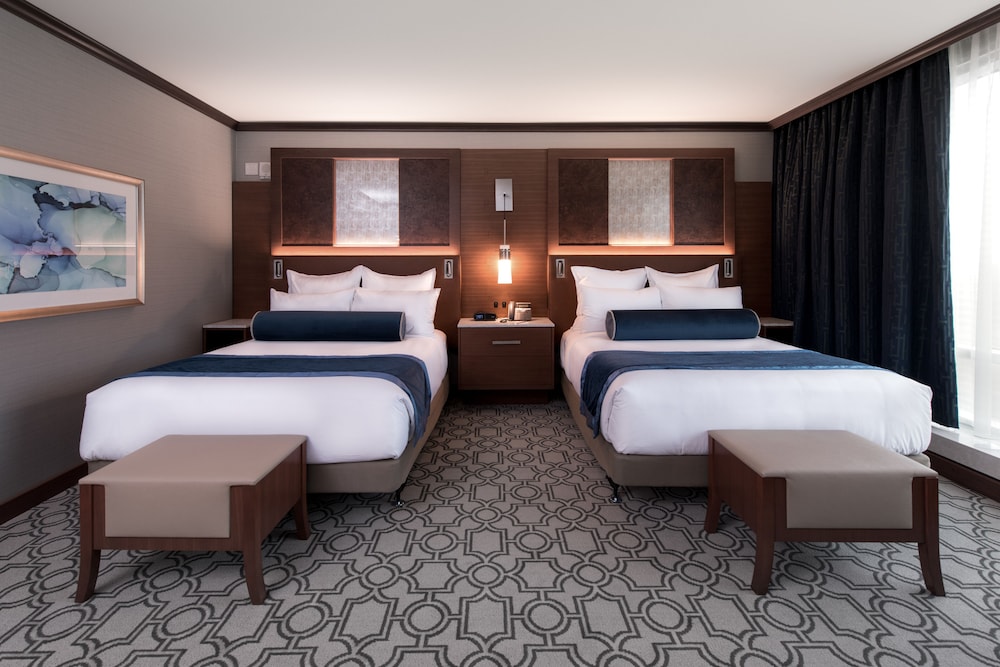 Deluxe Suite, 2 Queen Beds