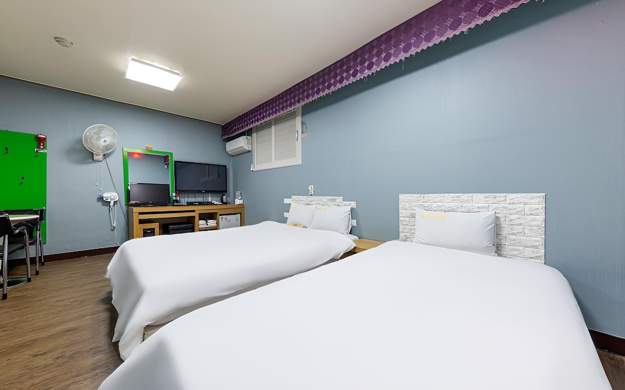 Room (Twin Room) - Photo 4