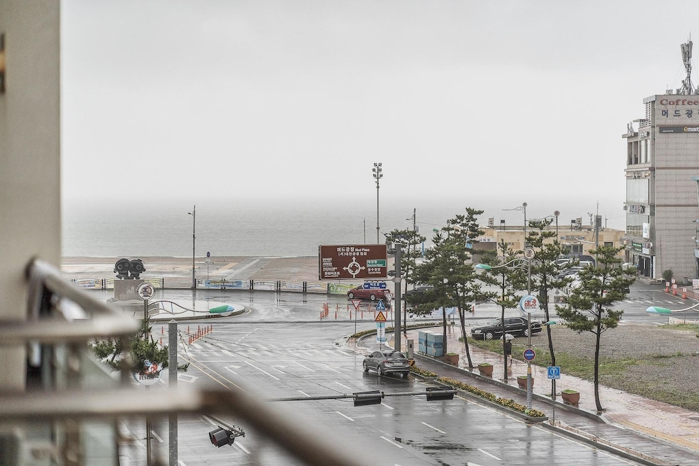 Basic Room, 1 Bedroom (405 (Ocean side view)) photo 2