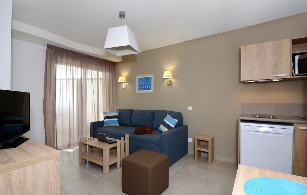 Apartment, 2 Bedrooms, Sea View photo 3