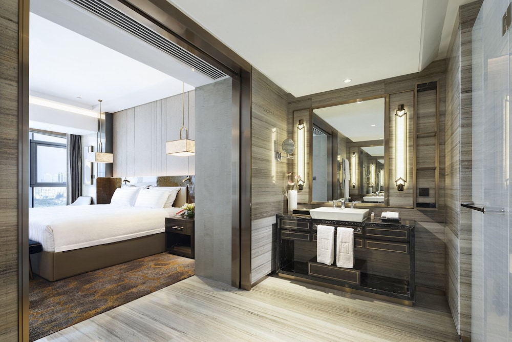 Executive Club Room thumbnail 5
