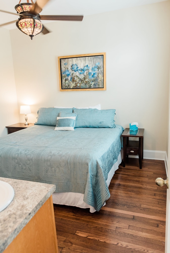 Comfort Suite, Fireplace, Lake View photo 1