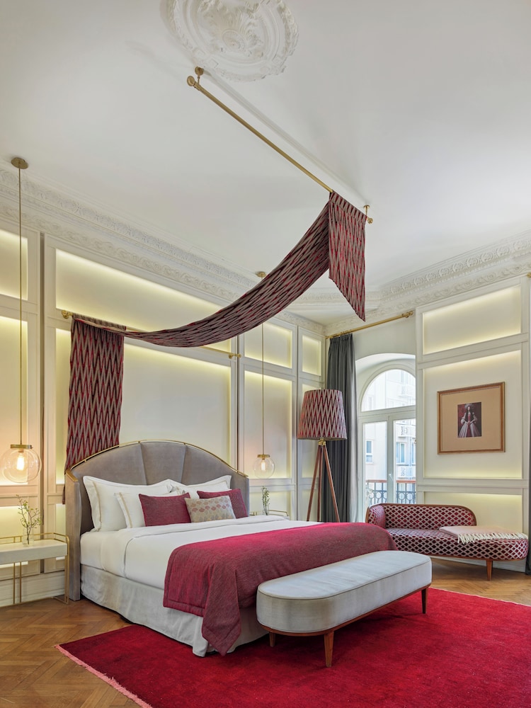 Junior Suite with Istiklal Avenue View photo 2