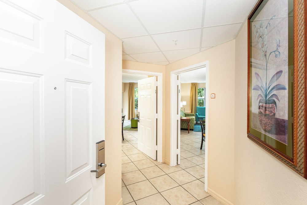 Two Bedroom Suite - Photo 2