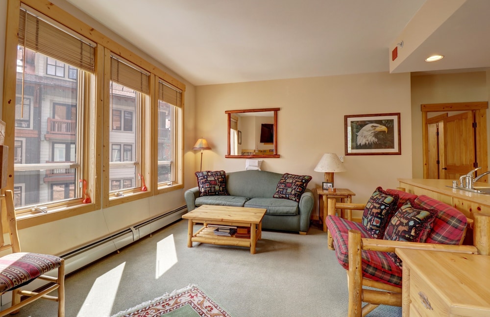 Condo, 2 Bedrooms