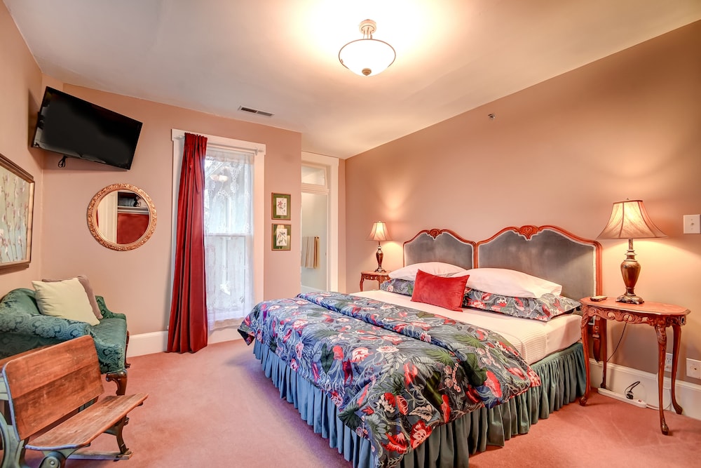 Caldwell Premium Suite photo 2