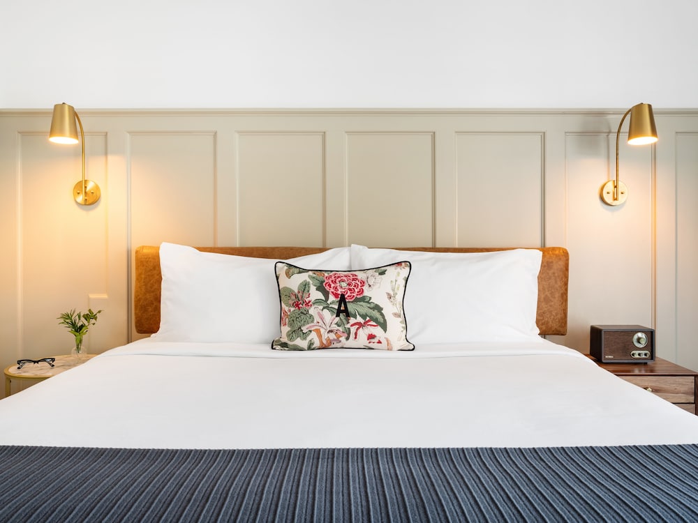 Standard Room, 1 King Bed (King Room) photo 3