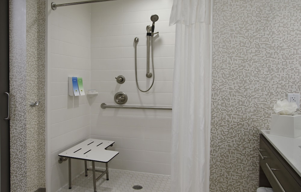 Studio, 2 Queen Beds, Accessible (Roll-In Shower) - Photo 13