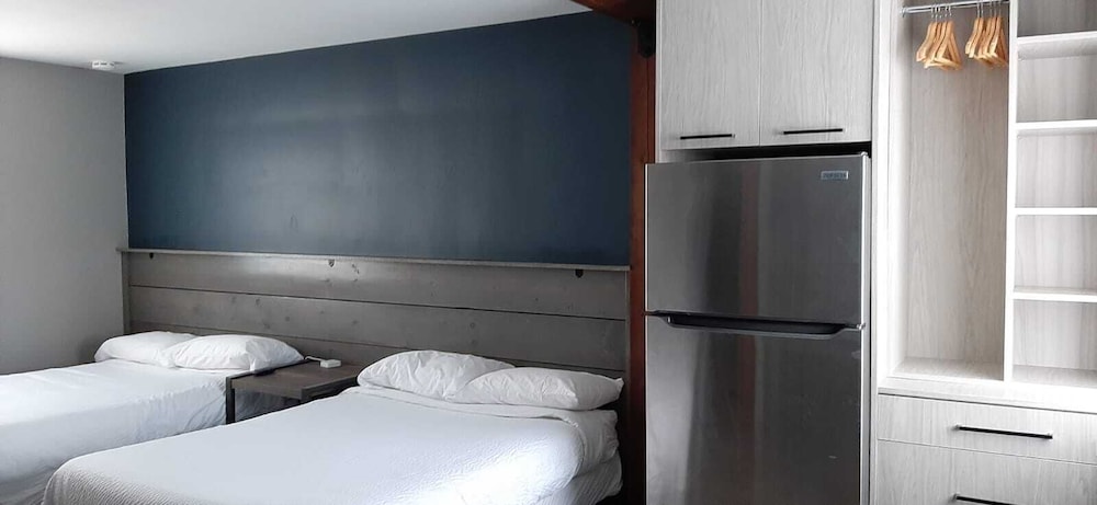 Deluxe Room, 2 Double Beds (with Kitchenette) photo 2