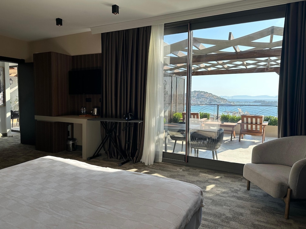 QUEEN SUITE ROOM - Photo 1