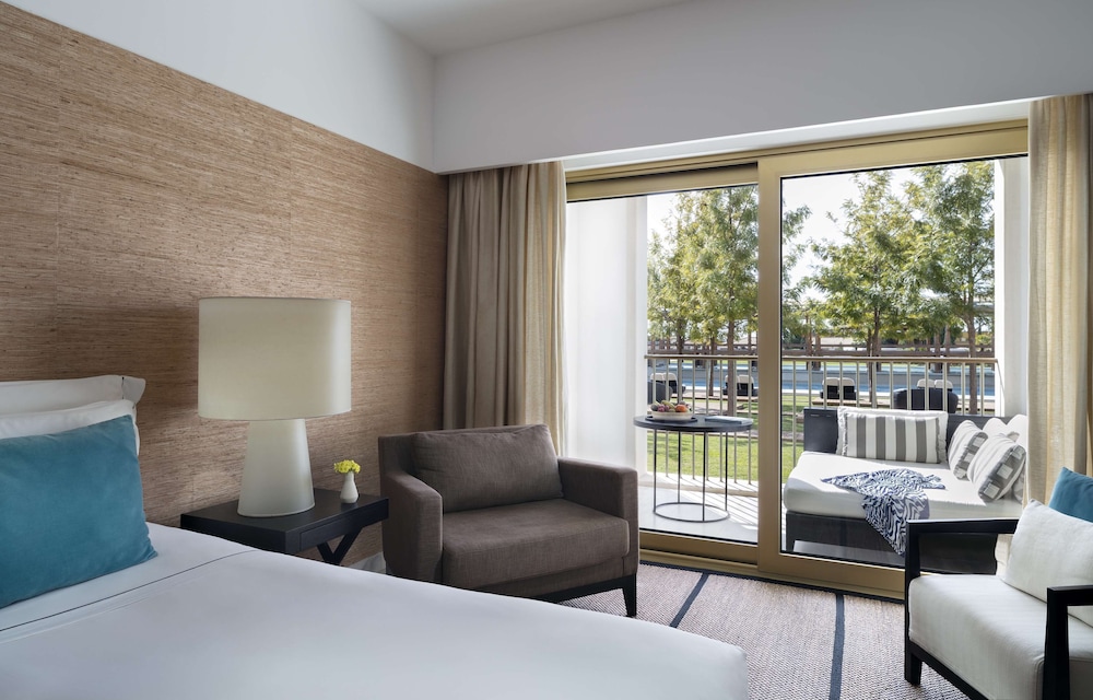 Deluxe Room, Pool Access (Family Extra Bed 2AD + 1CH) photo 3